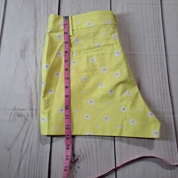 LOFT The Riviera Short Yellow With Flowers Size 8P - Picture 10 of 12